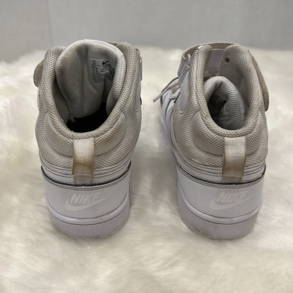 Nike 🏀 Court Borough Mid 2, Kids Size 7Y (fits woman’s 8.5)